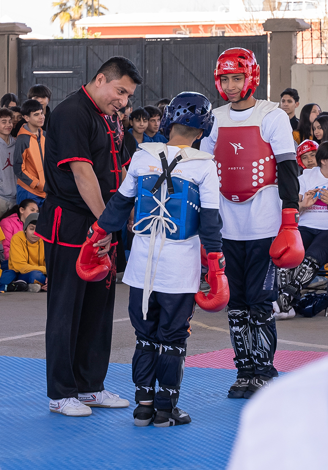 Competencio amistosa de pelea entre jtvenes